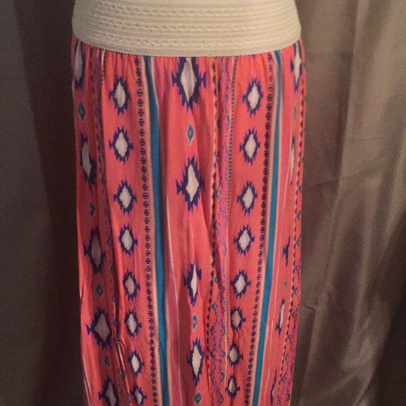 Tribal print stretch maxi / peasant skirt - EUC - Picture 3 of 3